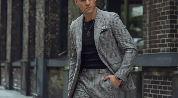 Jak dobrać marynarkę do szarych spodni w kratę? Stylowe porady