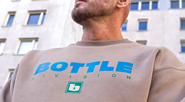 Bluza butelkowa zieleń: gdzie kupić? Przewodnik i stylizacje